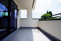陽当たりの良いバルコニーです。お洗濯やお布団干しはもちろん、日光浴スペースにも。