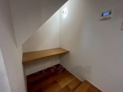 キッチンからスタディコーナーが見える設計。PCデスクとしても重宝します。リビングにちょっとした書斎が作れます＾＾