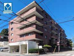 西鉄高宮駅徒歩7分、都心へのアクセス良好。スーパーやコンビニなども近く周辺環境充実。快適でゆとりのある生活空間で新生活を始めましょう^^