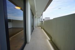広々としたバルコニー。 天気のいい日にはお布団もまとめて干せそうですね＾＾ 陽当たり、風通し良好です＾＾