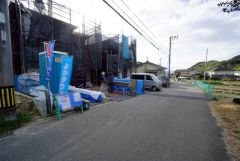 現地（2026年1月15日）撮影。住人以外の車の進入も少なく、小さなお子様を持つご家庭にも安心です。落ち着いた住宅地内で快適な生活を実現してみませんか。