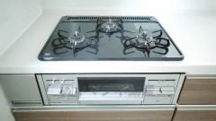 複数の調理を一度に行うことができる3口コンロ。効率よくお料理が出来ます。毎日のお料理も楽しくなりますね＾＾