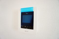 防犯性、セキュリティ対策に安心できるテレビモニター付きインターフォンです。セールスマン対策にもなり安心できます。
