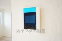 防犯性、セキュリティ対策に安心できるテレビモニター付きインターフォンです。セールスマン対策にもなり安心できます。