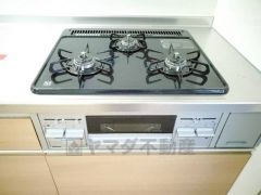 複数の調理を一度に行うことができる3口コンロ。効率よくお料理が出来ます。毎日のお料理も楽しくなりますね＾＾