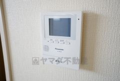 防犯性、セキュリティ対策に安心できるテレビモニター付きインターフォンです。セールスマン対策にもなり安心できます。