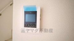 防犯性、セキュリティ対策に安心できるテレビモニター付きインターフォンです。セールスマン対策にもなり安心できます。