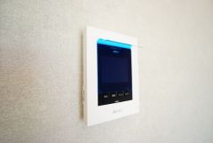防犯性、セキュリティ対策に安心できるテレビモニター付きインターフォンです。セールスマン対策にもなり安心できます。