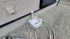 お車の洗車や外壁のお掃除をする際に便利な外水栓。