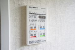 浴室暖房乾燥機付き＾＾梅雨の時期や花粉、PM2.5が酷いときなどの洗濯を干すのに重宝しそうですね＾＾