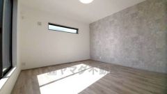 ご夫婦お二人のプライベートシーンを演出する寝室は、大容量のウォークインクローゼット付き。