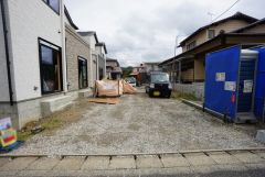 3台まで並列駐車できるので、急な来客時やお子様が成人して車を所有するようになっても安心です。