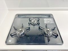 複数の調理を一度に行うことができる3口コンロ。効率よくお料理が出来ます。毎日のお料理も楽しくなりますね＾＾