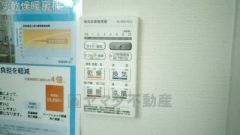 雨の日の洗濯も安心できる浴室暖房乾燥機付き浴室。リモコンで操作もボタン1つで簡単。