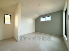 ご夫婦お二人のプライベートシーンを演出する寝室は、大容量のウォークインクローゼット付き。