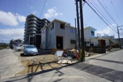 前面道路。JR千鳥駅まで徒歩12分、自転車で5分（1ｋｍ）＾＾お買い物に便利なスーパー、コンビニが徒歩10分圏内＾＾