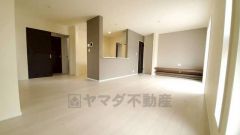 断熱性能の窓ガラスを採用。省エネ、光熱費カットにも貢献します。夏は涼しく、冬は暖かく快適に過ごせますよ＾＾