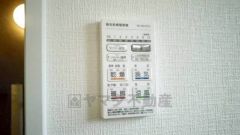 雨の日の洗濯も安心できる浴室暖房乾燥機付き浴室。リモコンで操作もボタン1つで簡単。