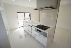 作業スペースを広く使えるアイランドキッチン。家族や来客と調理をしながらコミュニケーションを取ることができます＾＾