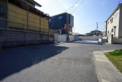 大型車の通行が少なく、騒音や振動が少ないので静かで快適な生活を送れます。