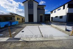 3台まで並列駐車できるので、急な来客時やお子様が成人して車を所有するようになっても安心です。