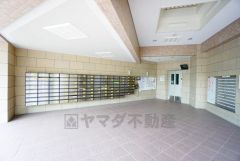 広々としたエントランスが開放感を演出しています。