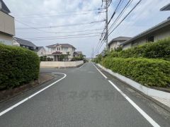 大型車の通行が少なく、騒音や振動が少ないので静かで快適な生活を送れます。