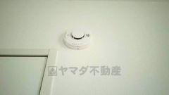 火災発生をいち早く知らせてくれる火災報知器は標準装備です。