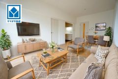 家具はイメージです。温かみのある雰囲気と、キッチンでの作業性を兼ね備え、家族の笑顔あふれる団らんのひと時をお過ごしいただける設計になっています。