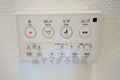 壁リモコンタイプのウォシュレット付き。