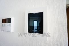 防犯性、セキュリティ対策に安心できるテレビモニター付きインターフォンです。セールスマン対策にもなり安心できます。