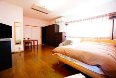 住む人のこだわりを活かす洋室。日当たりがよく、寝室としての利用もおすすめ。