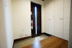 たっぷり収納できるシューズボックスです。家族全員の靴がきれいに整頓できます。
