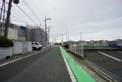 現地（2025年10月7日）撮影。全戸駐車スペースも2台確保、来客時にも便利。落ち着いた住宅地内で快適な生活を実現してみませんか。