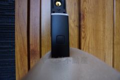 かざすだけで開閉できる、タッチキー採用の玄関。