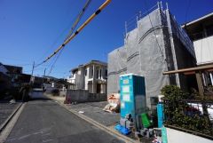 現地（2026年2月18日）撮影。住人以外の車の進入も少なく、小さなお子様を持つご家庭にも安心です。落ち着いた住宅地内で快適な生活を実現してみませんか。