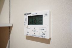 キッチン横からボタンひとつで操作が楽々。