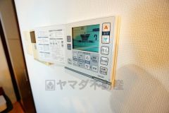 足元からじんわり暖まる床暖房付き。冬場も快適に過ごせる心地よい住環境です。家族みんなが快適に過ごせます＾＾