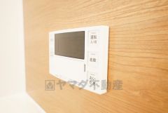 湯量・湯温の設定、そして保温までワンタッチのフルオートバス。便利な追い炊き機能付きです。