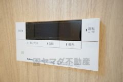 湯量・湯温の設定、そして保温までワンタッチのフルオートバス。便利な追い炊き機能付きです。