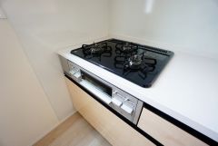 複数の調理を一度に行うことができる3口コンロ。効率よくお料理が出来ます。毎日のお料理も楽しくなりますね＾＾