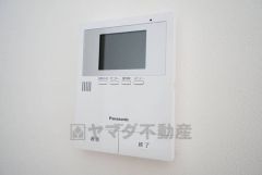 防犯性、セキュリティ対策に安心できるテレビモニター付きインターフォンです。セールスマン対策にもなり安心できます。