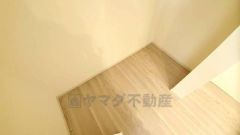 食品や飲料、調理器具を収納できるパントリー付き。週末に買いだめした食料を楽々収納できます。