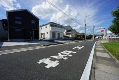 住人以外の車の進入も少なく、小さなお子様を持つご家庭にも安心です。