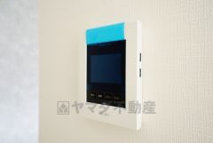 防犯性、セキュリティ対策に安心できるテレビモニター付きインターフォンです。セールスマン対策にもなり安心できます。