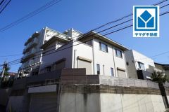 角地＾＾ビルトインガレージ2台＾＾笹丘小学校、友泉中学校まで徒歩4分。閑静な住宅地です＾＾
