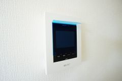 防犯性、セキュリティ対策に安心できるテレビモニター付きインターフォンです。セールスマン対策にもなり安心できます。