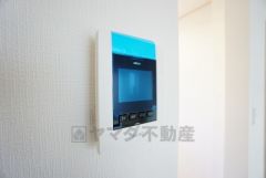 防犯性、セキュリティ対策に安心できるテレビモニター付きインターフォンです。セールスマン対策にもなり安心できます。