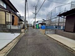 現地（2025年12月18日）撮影。大型車の通行が少なく、騒音や振動が少ないので静かで快適な生活を送れます。