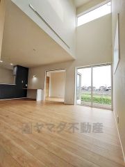 暮らしにゆとりと安らぎを与える開放感いっぱいの吹抜け。